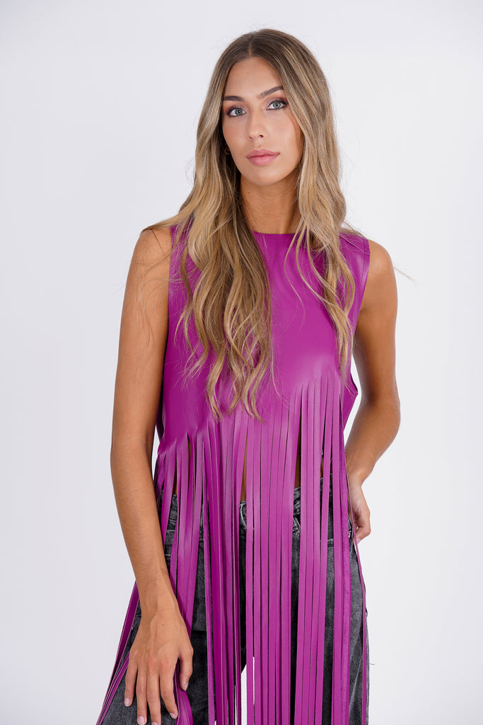 Top midi flecos efecto piel magenta