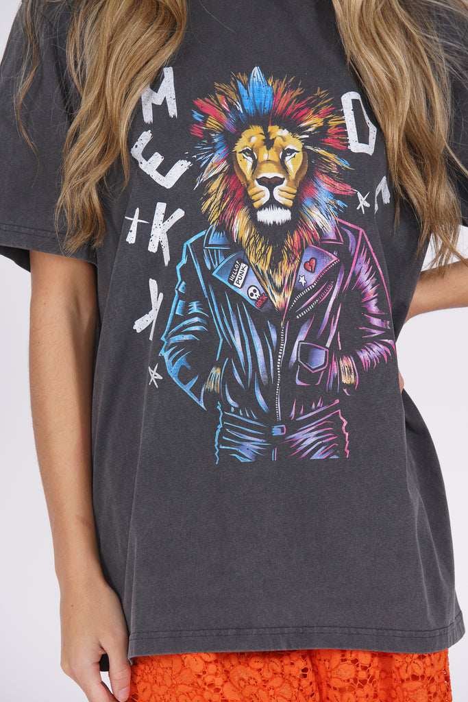 Camiseta unisex león rock negro lavado