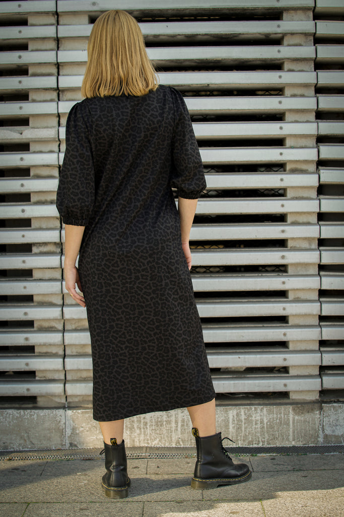 Vestido midi fruncido print negro