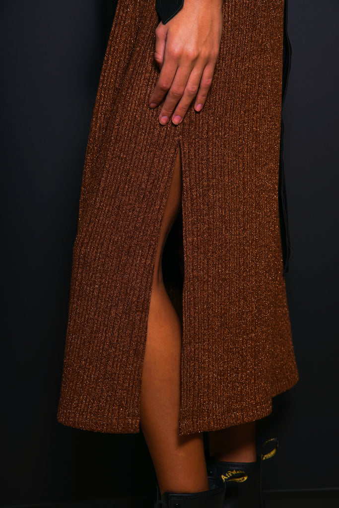 Vestido midi lurex cobre y chaleco desestructurado efecto piel