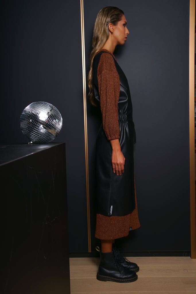 Vestido midi lurex cobre y chaleco desestructurado efecto piel