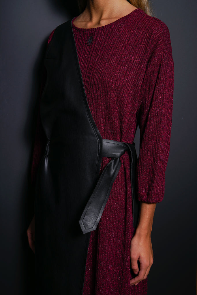 Vestido midi lurex magenta y chaleco desestructurado efecto piel