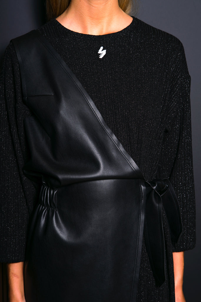 Vestido midi lurex negro y chaleco desestructurado efecto piel