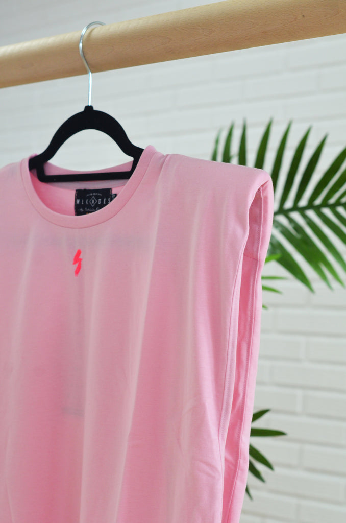 Camiseta rosa hombreras