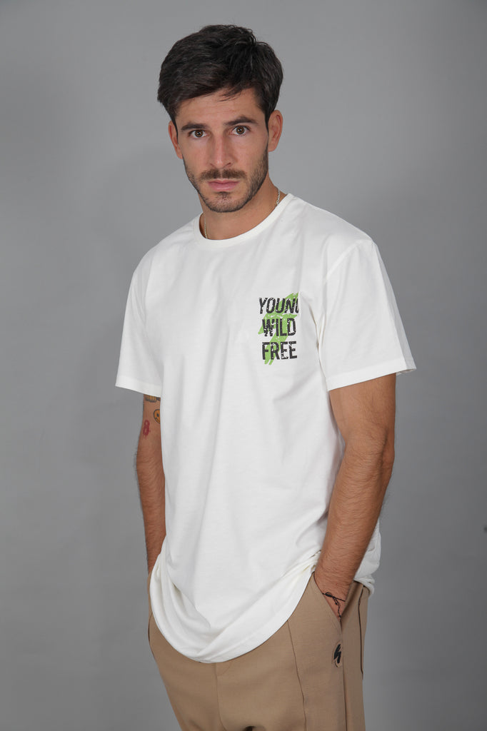 Camiseta HE "YOUNG, WILD & FREE " · CRUDO ·