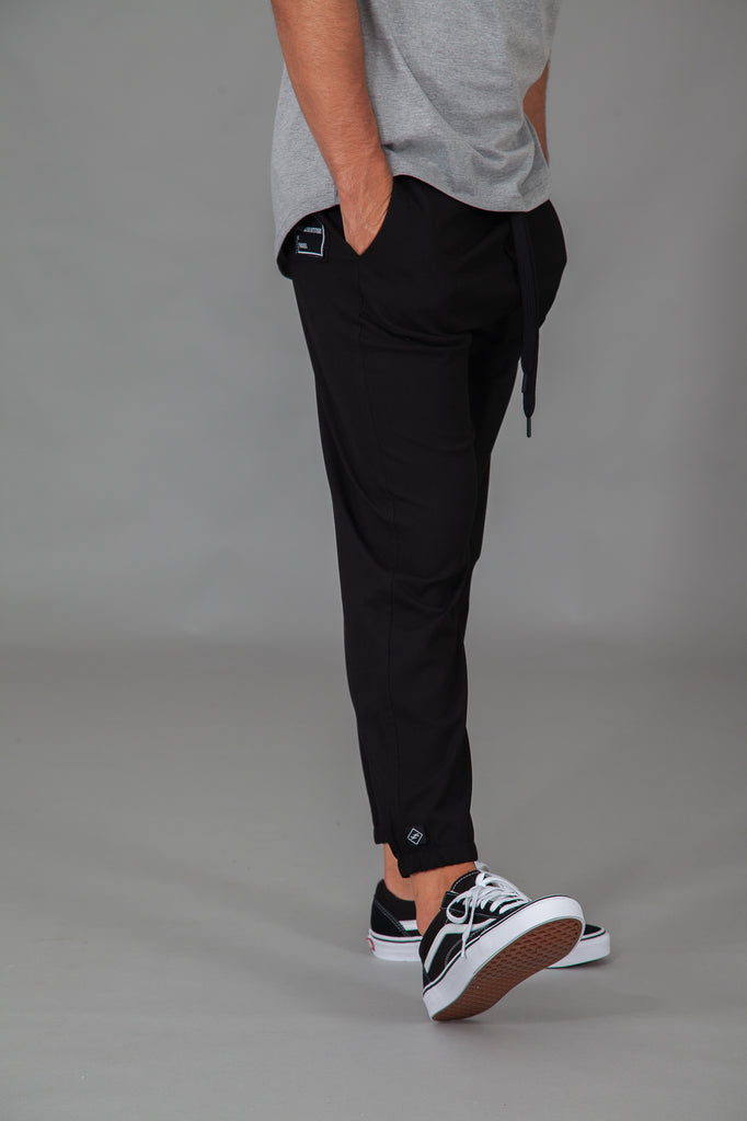 Pantalón HE chino estilo jogger NEGRO