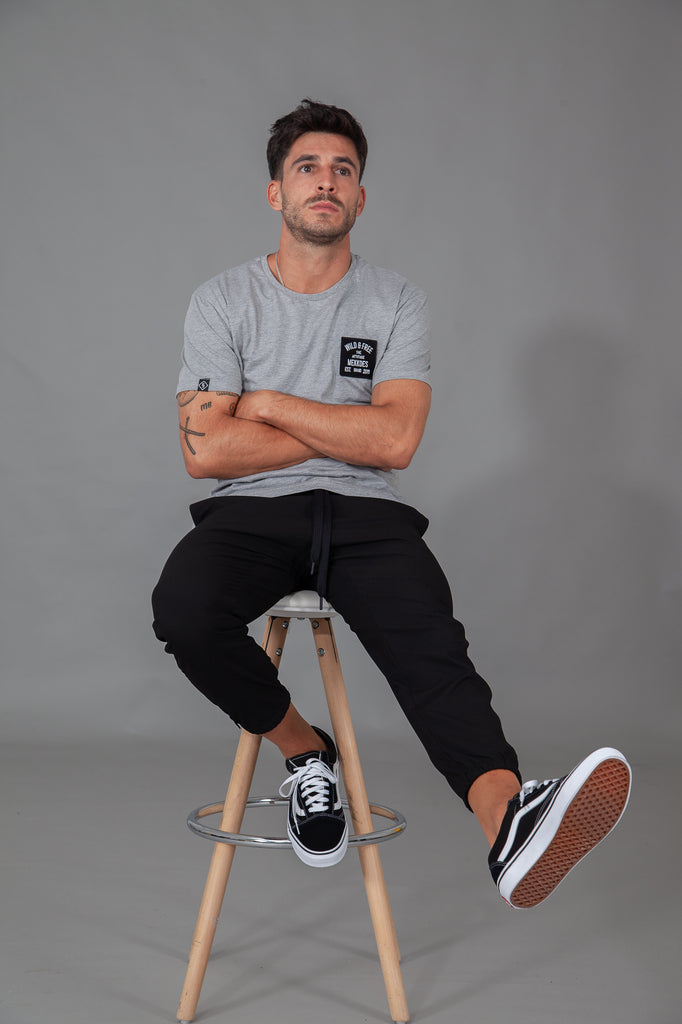 Pantalón HE chino estilo jogger NEGRO