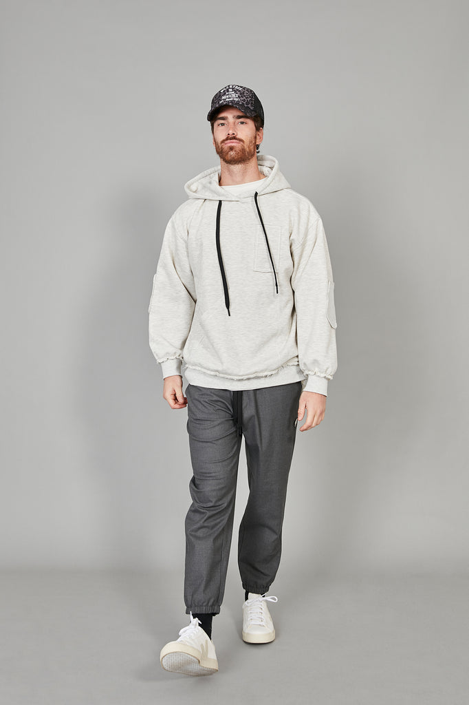 Pantalón HE chino estilo jogger GRIS