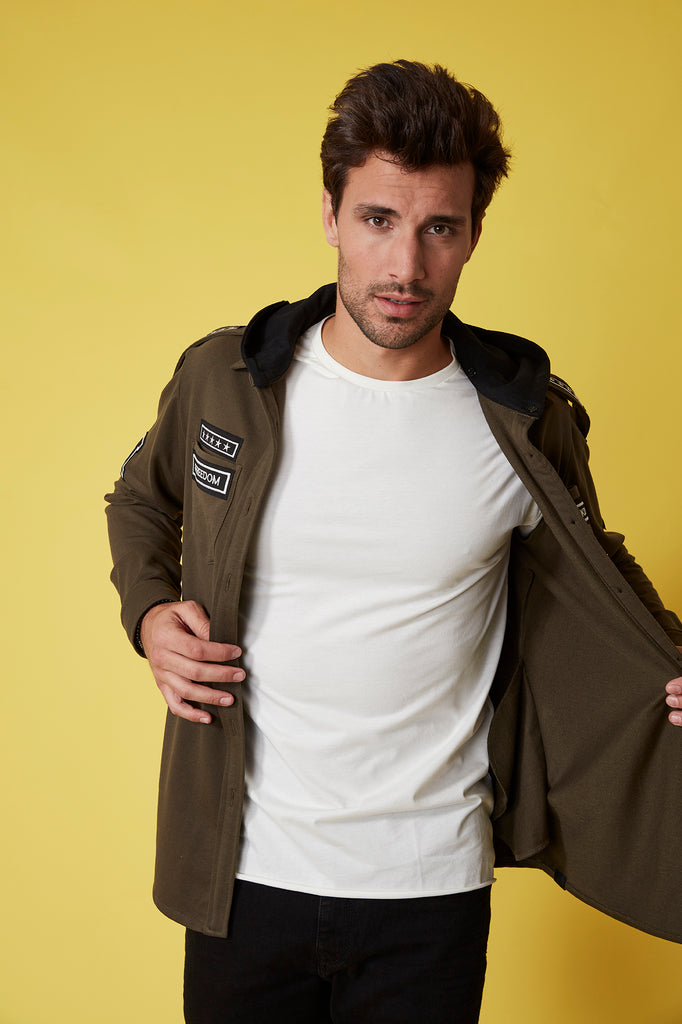 Sobrecamisa felpa khaki parches & capucha negra