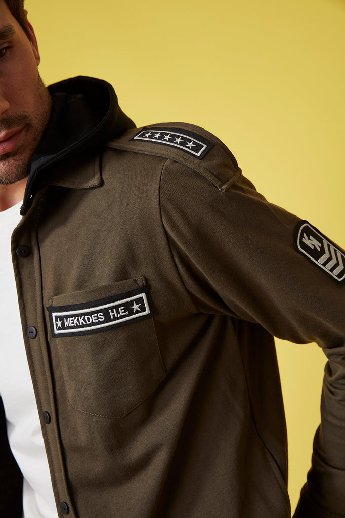 Sobrecamisa felpa khaki parches & capucha negra