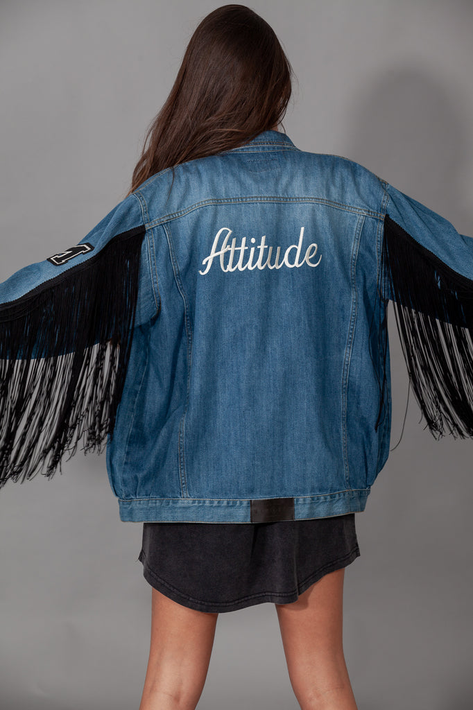 Cazadora denim oversized flecos· BORDADO PERSONALIZADO