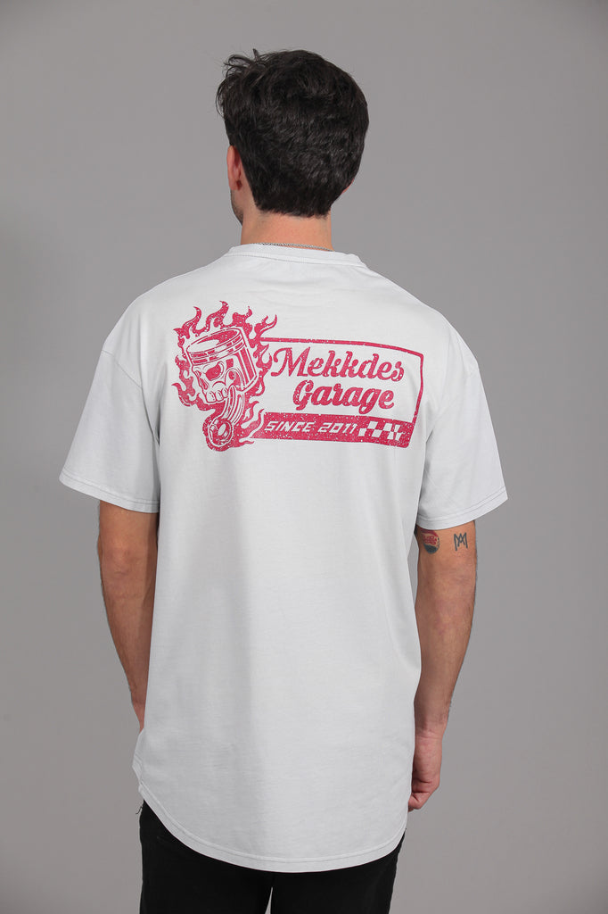 Camiseta HE "MEKKDES GARAGE" · GRIS LAVADO ·