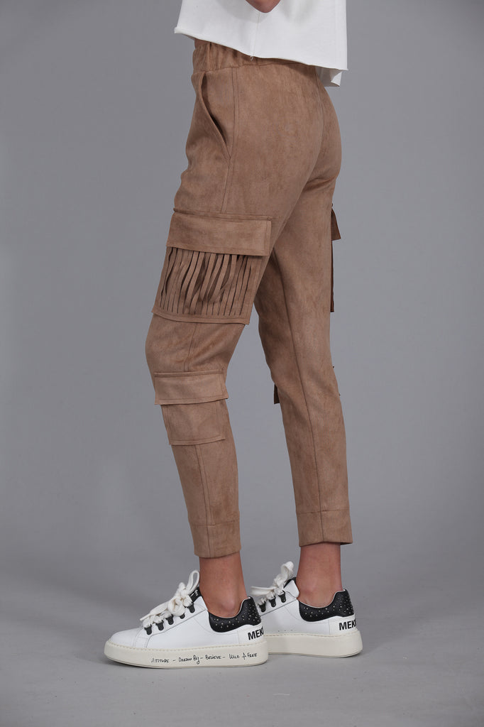 Pantalón cargo bolsillos · Ante Camel ·