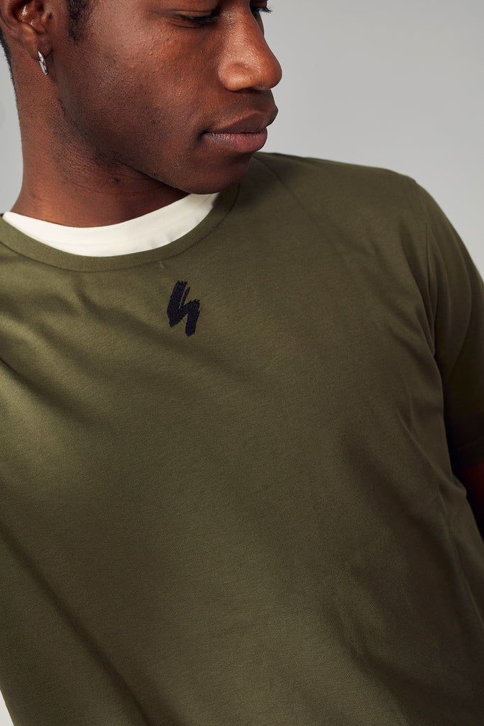 Camiseta HE rayo khaki & bajo redondeado