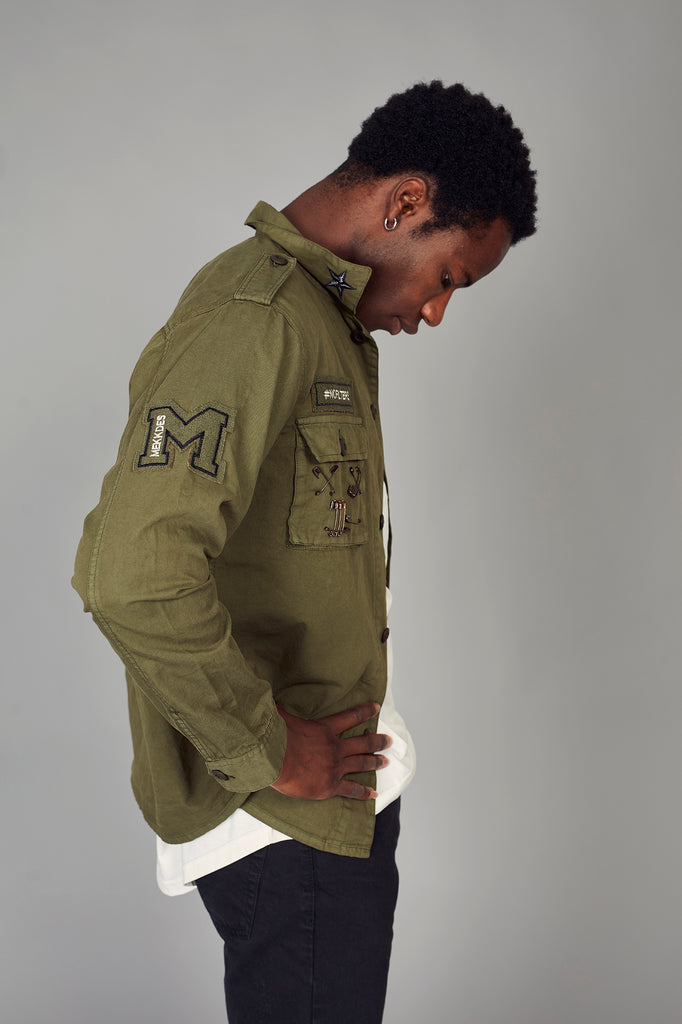 Sobrecamisa militar khaki parches & imperdibles