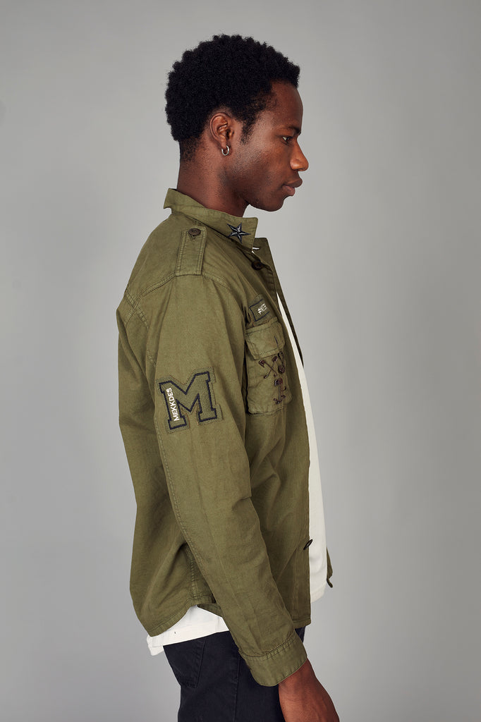 Sobrecamisa militar khaki parches & imperdibles